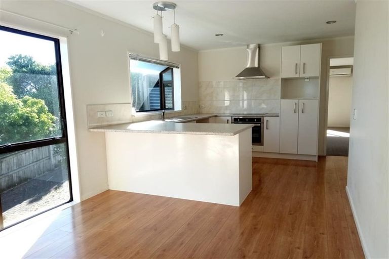 Photo of property in 118 Bradbury Road, Botany Downs, Auckland, 2010