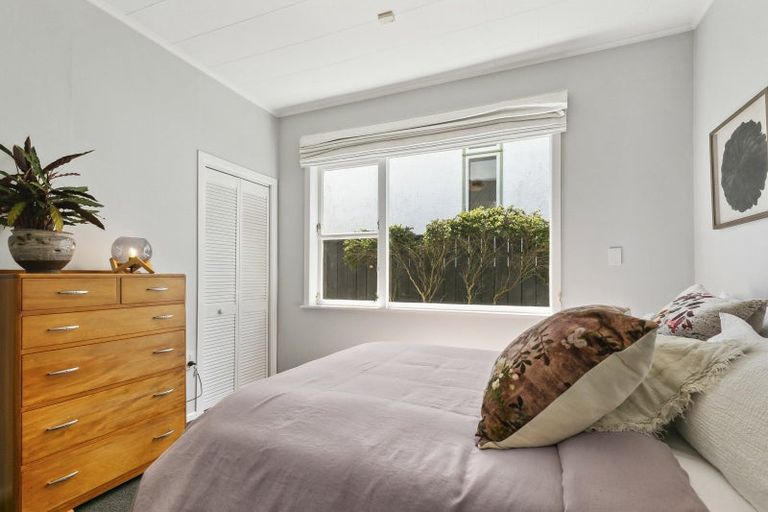 Photo of property in 15 Omar Street, Khandallah, Wellington, 6035