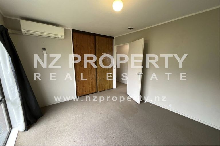 Photo of property in 13 Kearney Place, Massey, Auckland, 0614