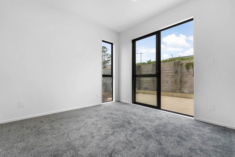 Photo of property in 32 Puhikawa Street, Massey, Auckland, 0614