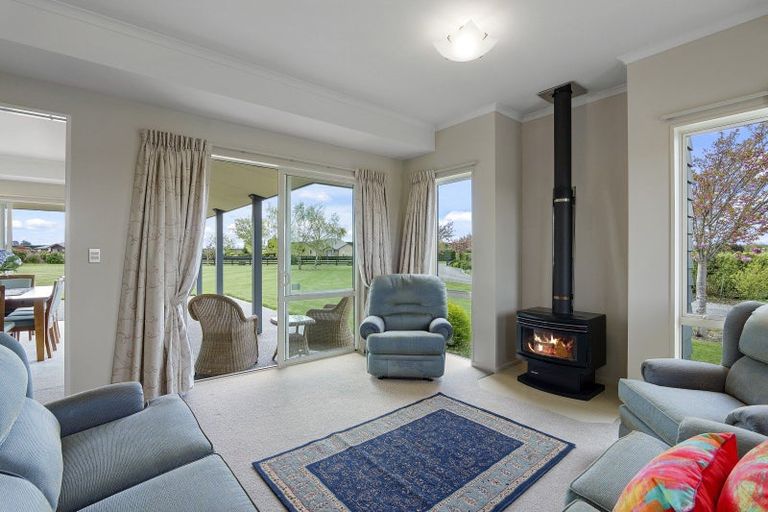 Photo of property in 13 Whitcombe Place, Darfield, 7571