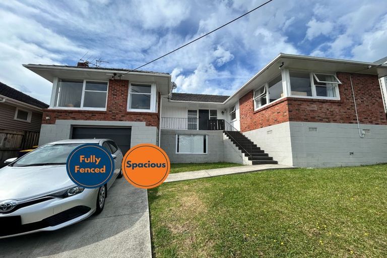 Photo of property in 33 Pupuke Road, Birkenhead, Auckland, 0627