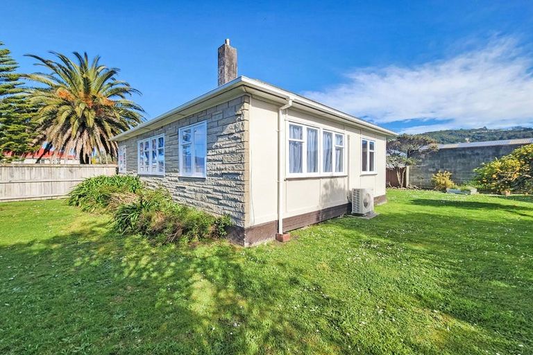 Photo of property in 15 Hunter Street, Taita, Lower Hutt, 5011