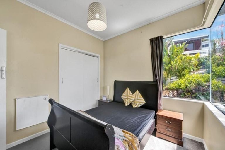 Photo of property in 28 Maratahu Street, Westown, New Plymouth, 4310