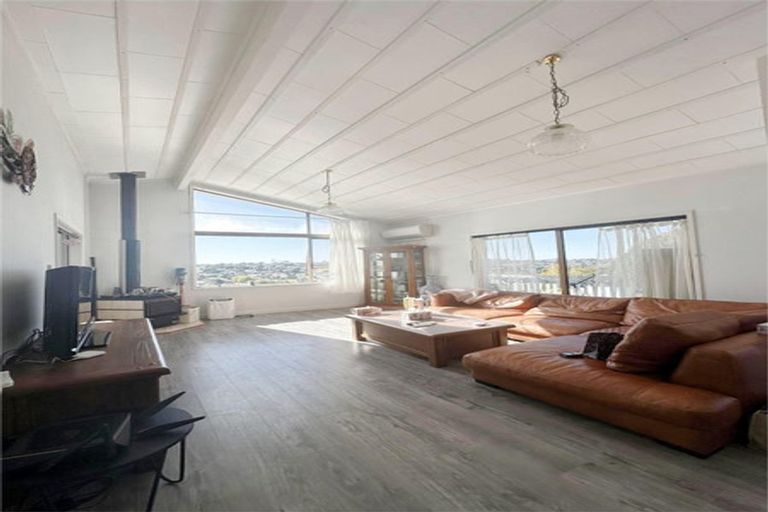 Photo of property in 46 Target Road, Totara Vale, Auckland, 0629