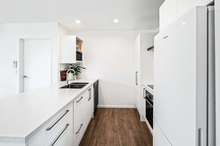 Photo of property in 2/3 Nyoli Street, Northcote, Christchurch, 8052