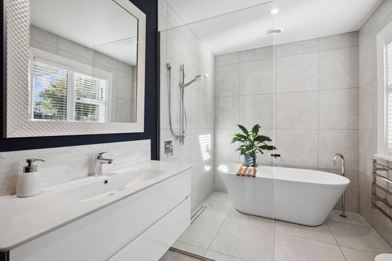 Photo of property in 19 Weston Road, St Albans, Christchurch, 8052