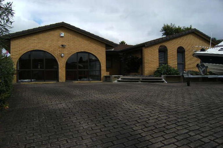 Photo of property in 25 Marina View Drive, West Harbour, Auckland, 0618