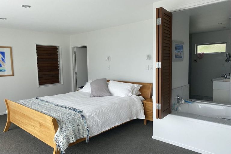 Photo of property in 51 Churchill Road, Murrays Bay, Auckland, 0630