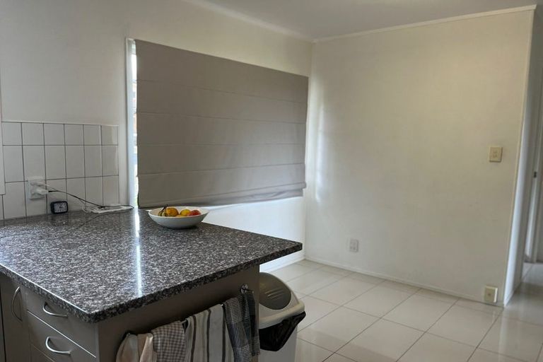 Photo of property in 2/23 Santiago Crescent, Unsworth Heights, Auckland, 0632