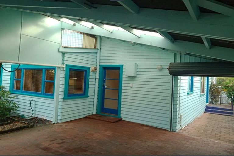 Photo of property in 18 Selwyn Road, Hospital Hill, Napier, 4110