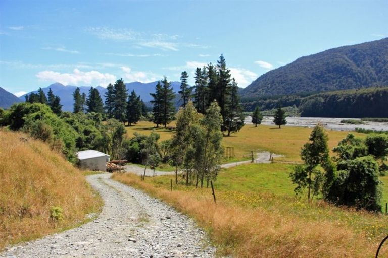 Photo of property in 4541 Otira Highway, Jacksons, Inchbonnie, 7875