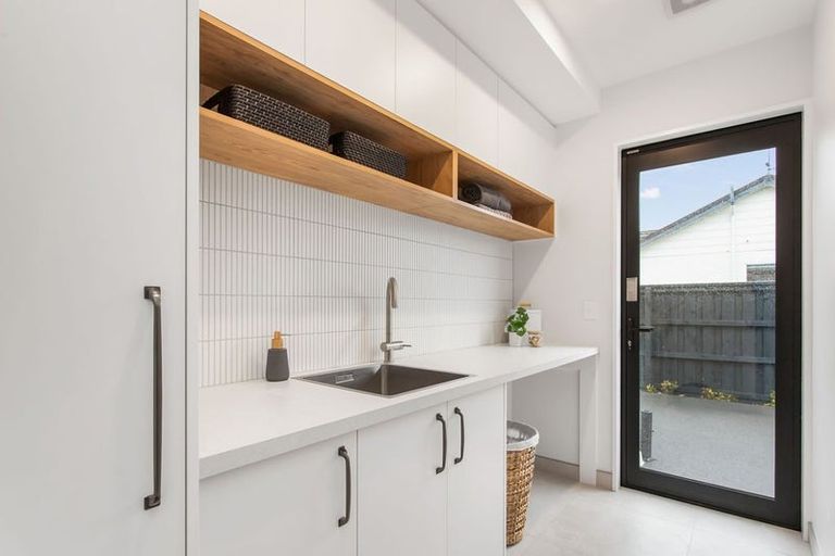 Photo of property in 17b Kirkwood Avenue, Upper Riccarton, Christchurch, 8041