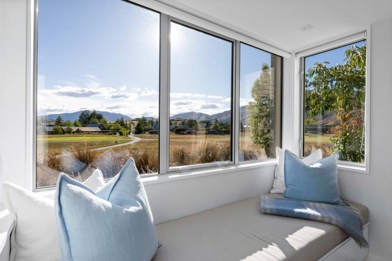Photo of property in 15 Ayrburn Ridge, Arrowtown, Queenstown, 9371