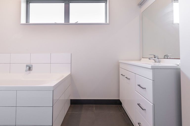 Photo of property in 36 Makora Road, Massey, Auckland, 0614