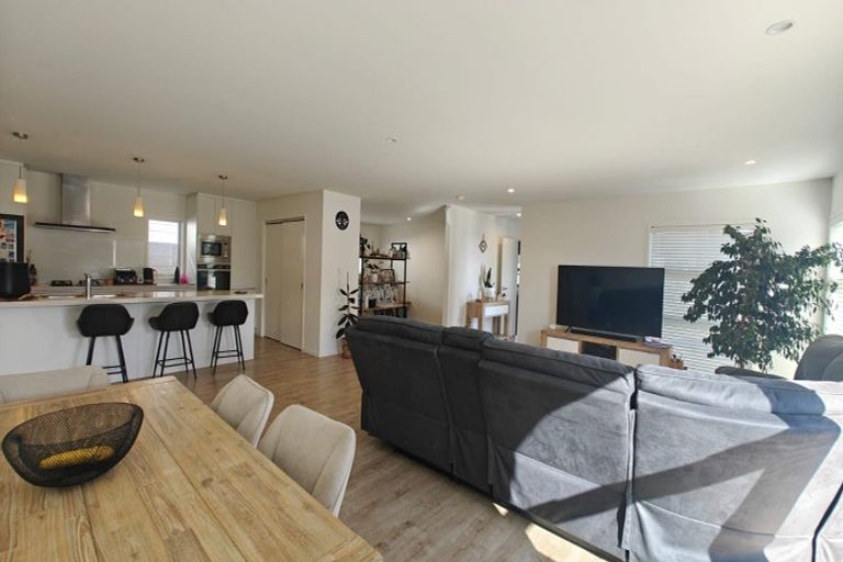 Photo of property in 7 Kingfisher Road, Silverdale, 0932