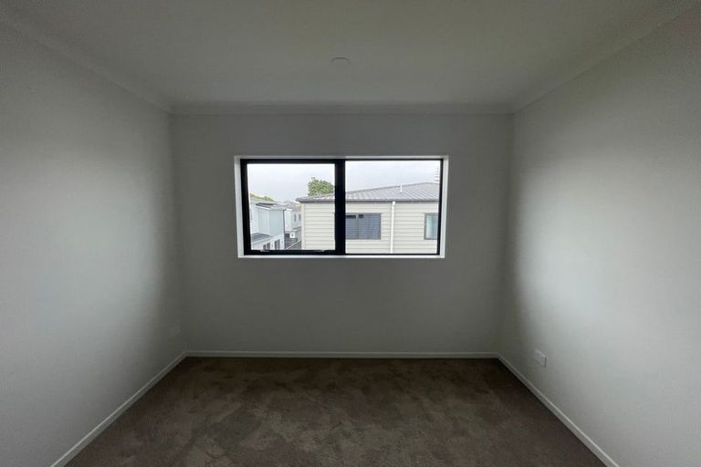 Photo of property in 8d Minaret Drive, Bucklands Beach, Auckland, 2014