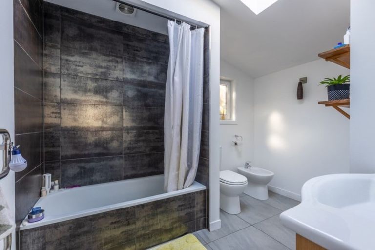 Photo of property in 354 Hardy Street, Nelson, 7010