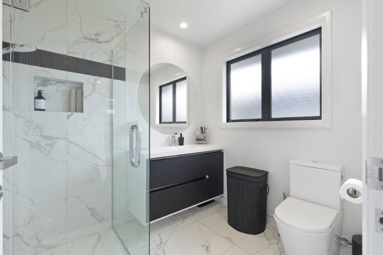 Photo of property in 2 Corsica Court, Fitzherbert, Palmerston North, 4410