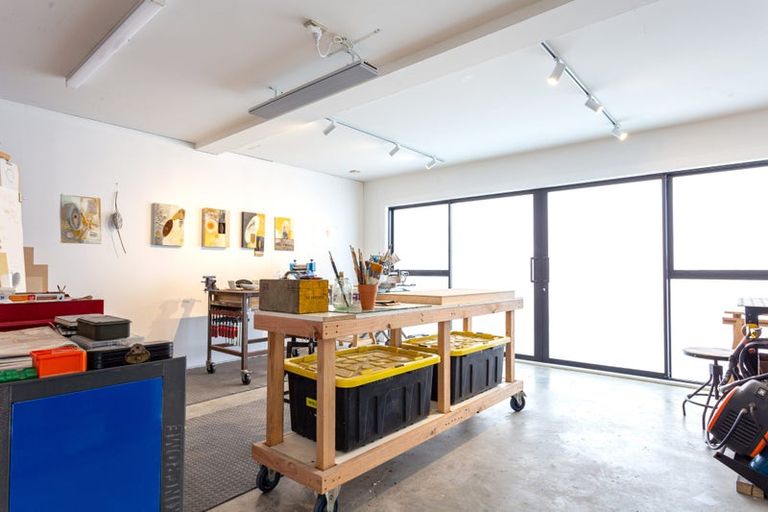 Photo of property in 394 The Esplanade, Island Bay, Wellington, 6023