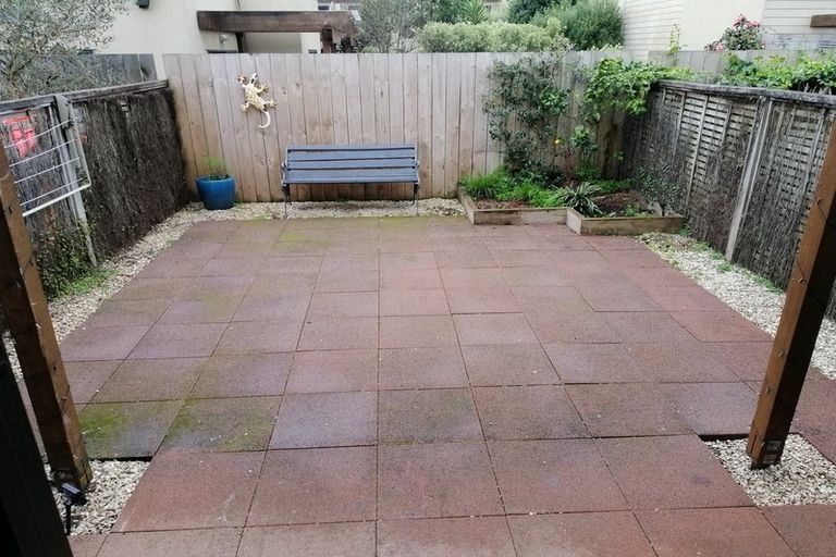 Photo of property in 3/15 Harbour View Road, Te Atatu Peninsula, Auckland, 0610