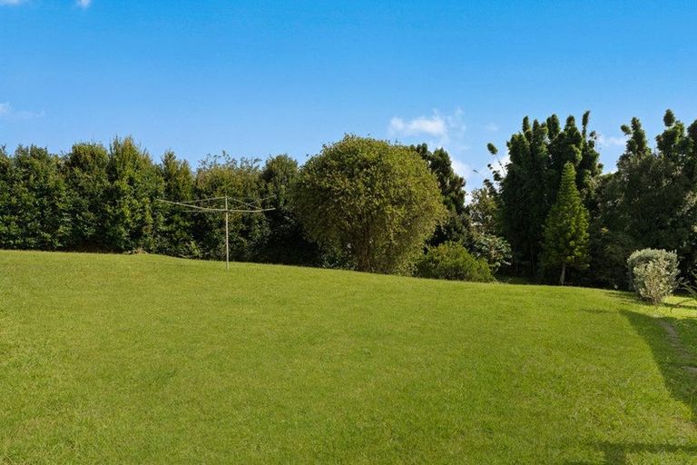 Photo of property in 4 Pomelo Road, Te Atatu South, Auckland, 0610