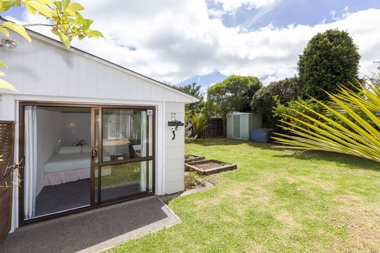 Photo of property in 9 Nugget Grove, Raumati Beach, Paraparaumu, 5032