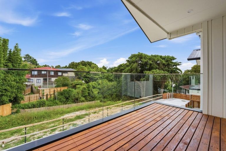 Photo of property in 16 Kirby Street, Glendene, Auckland, 0602