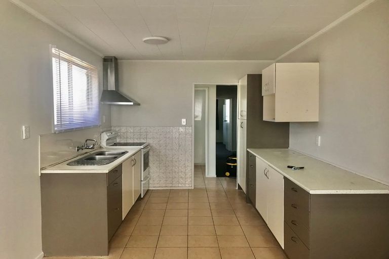 Photo of property in 6 Desford Place, Mangere, Auckland, 2022