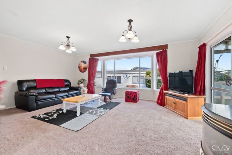 Photo of property in 22 Denver Grove, Totara Park, Upper Hutt, 5018