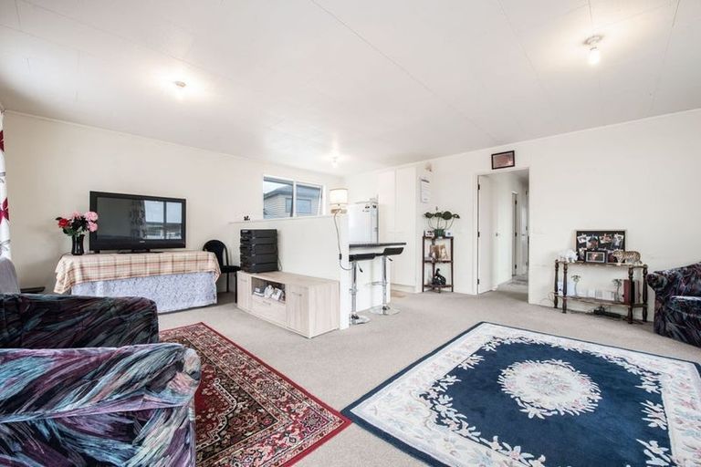 Photo of property in 41a Woodside Road, Massey, Auckland, 0614