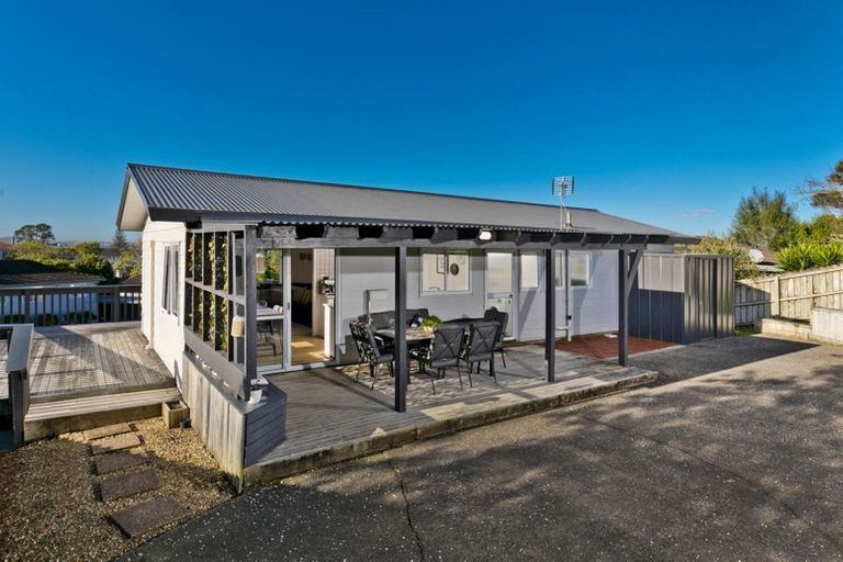 Photo of property in 14 Sarajevo Place, Massey, Auckland, 0614