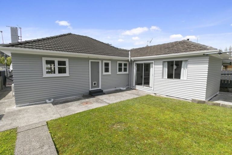 Photo of property in 195 Wellington Road, Wainuiomata, Lower Hutt, 5014