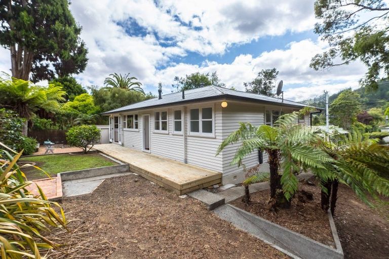 Photo of property in 40 Jocelyn Crescent, Pinehaven, Upper Hutt, 5019