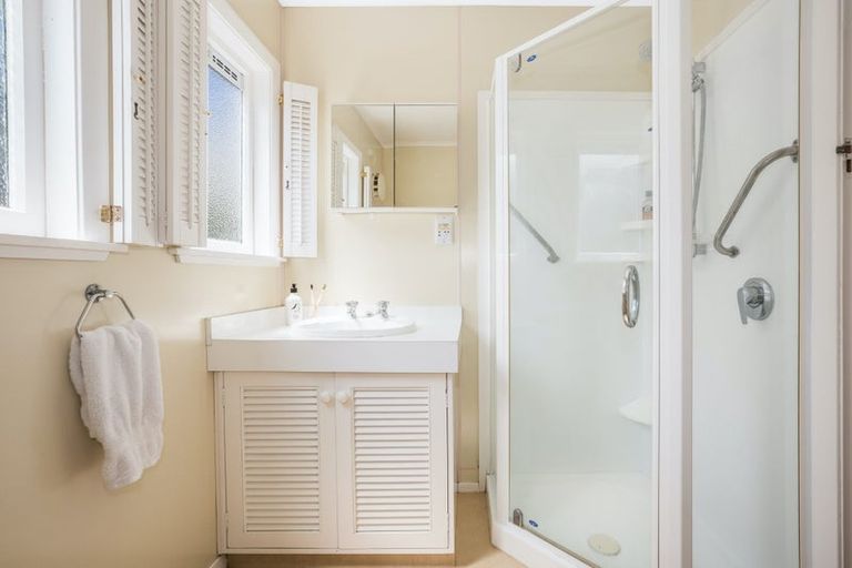 Photo of property in 97 Northland Road, Northland, Wellington, 6012