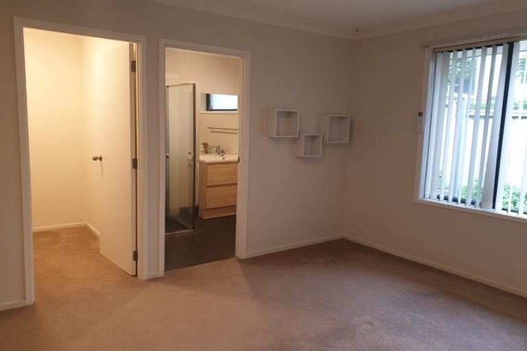 Photo of property in 3 Northcross Drive, Oteha, Auckland, 0632