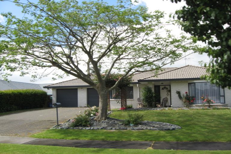 Photo of property in 12 Perotti Place, Conifer Grove, Takanini, 2112