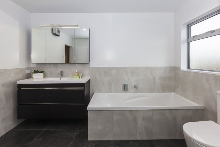 Photo of property in 5 Picadilly Avenue, Casebrook, Christchurch, 8051