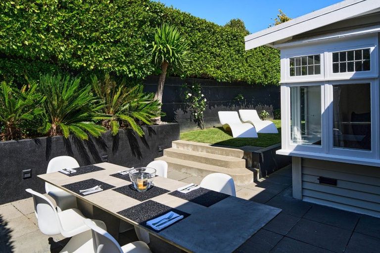 Photo of property in 43 The Crescent, Roseneath, Wellington, 6011