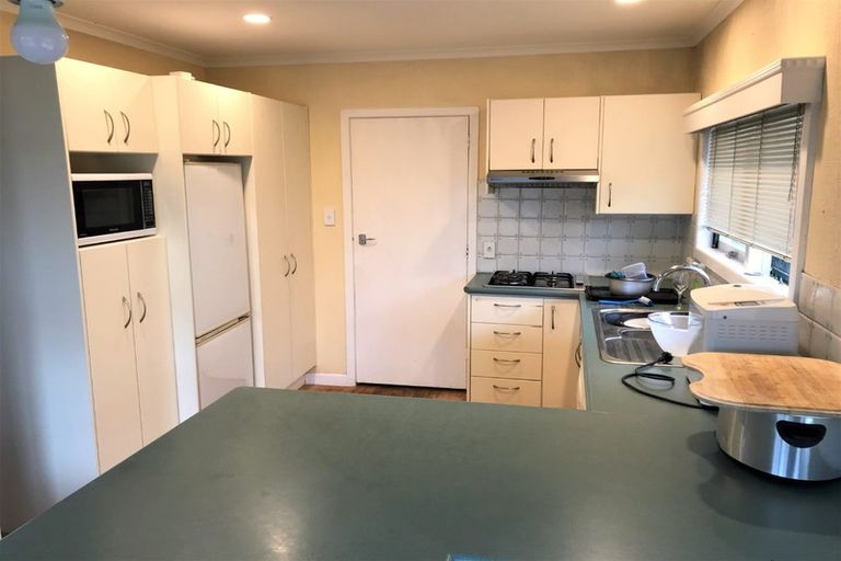 Photo of property in 9 Covil Avenue, Te Atatu South, Auckland, 0610