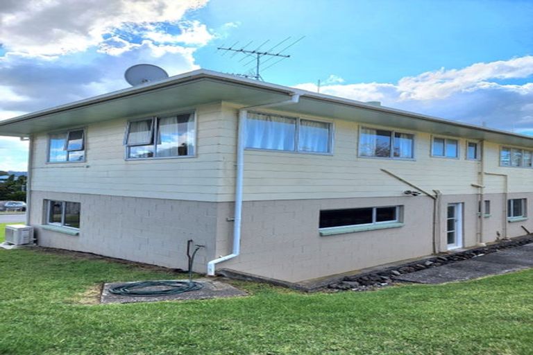 Photo of property in 2/35 Paramu Avenue, Birkdale, Auckland, 0626