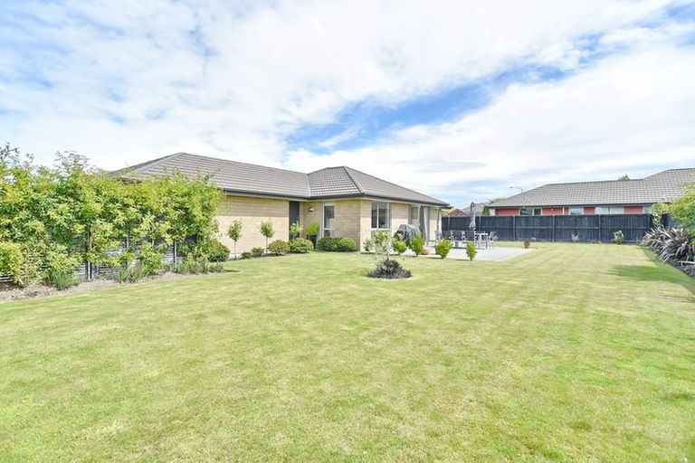 Photo of property in 15 Sequoia Way, Rangiora, 7400