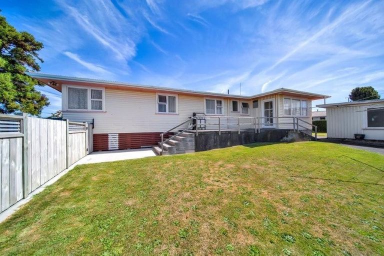 Photo of property in 2 Glasgow Street, Hawera, 4610