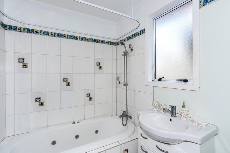 Photo of property in 43 Mack Place, Red Hill, Papakura, 2110