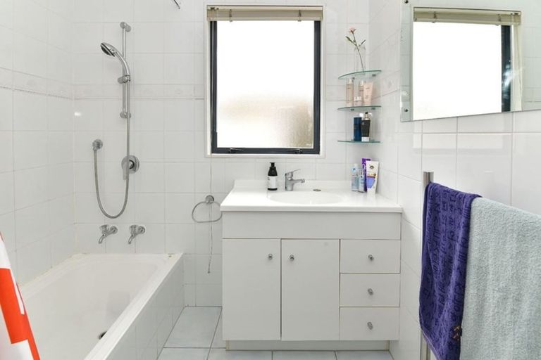 Photo of property in 1/6 Knott Road, Stanmore Bay, Whangaparaoa, 0932