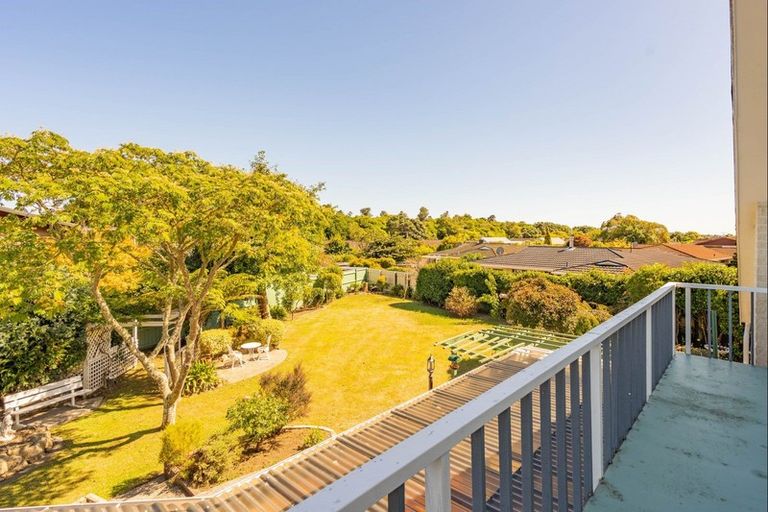 Photo of property in 10 Rewarewa Crescent, Waikanae, 5036