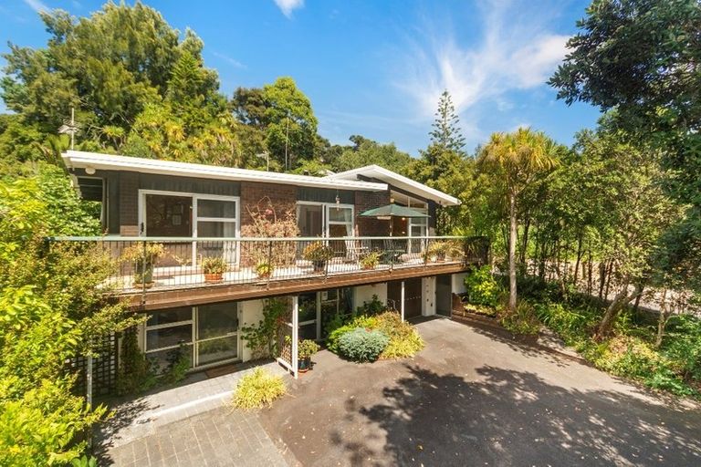 Photo of property in 30 Mountain Road, Henderson Valley, Auckland, 0612