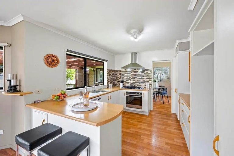 Photo of property in 19 Reybert Place, Massey, Auckland, 0614