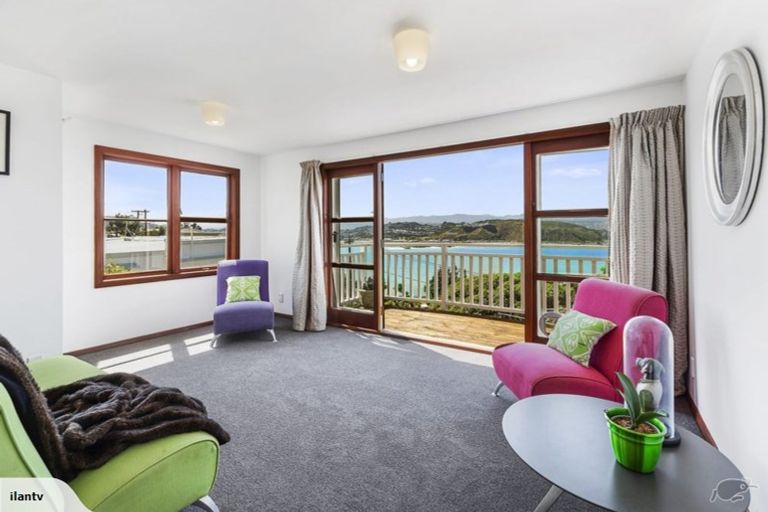 Photo of property in 49 Hungerford Road, Lyall Bay, Wellington, 6022