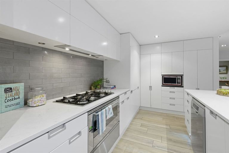 Photo of property in 168 Fendalton Road, Fendalton, Christchurch, 8052